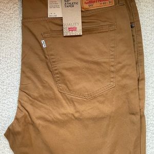 Levi’s 541 Athletic Fit (40”W 32”L)